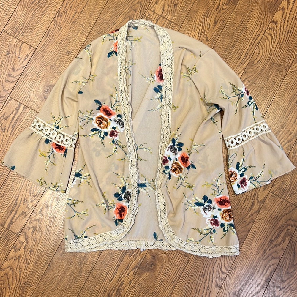 Beautiful floral kimono - Large